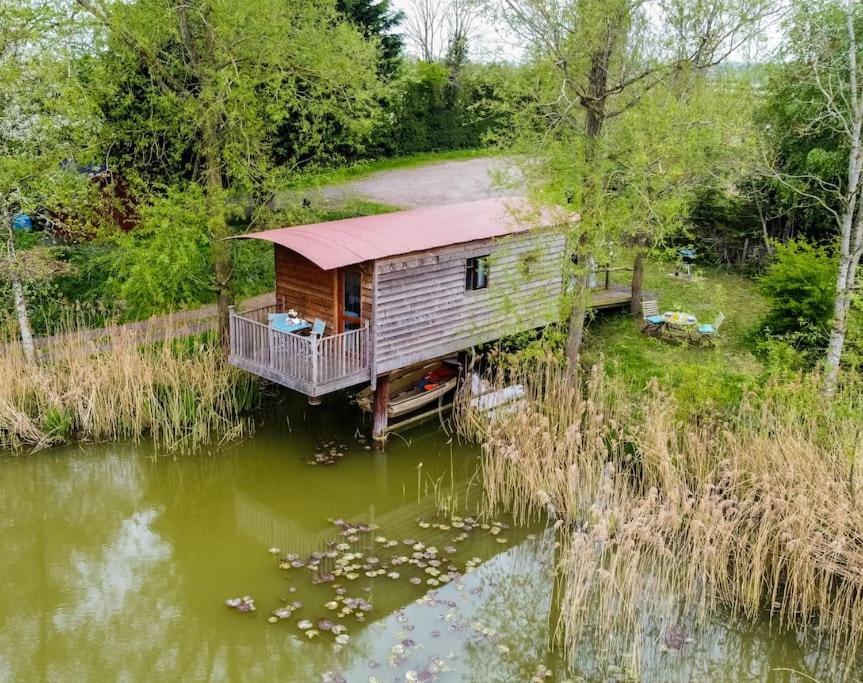 Lakeside Cabin On Stilts- 'Kingfisher' Villa Rous Lench Екстериор снимка